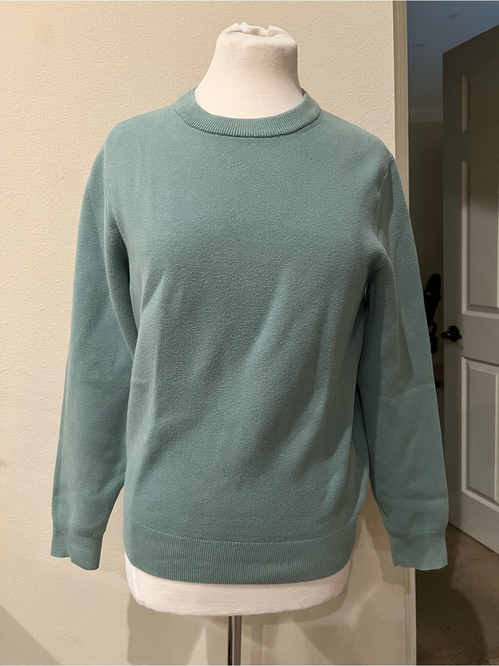 Uniqlo Women's Size Small Crew Neck Sweater in Teal Green